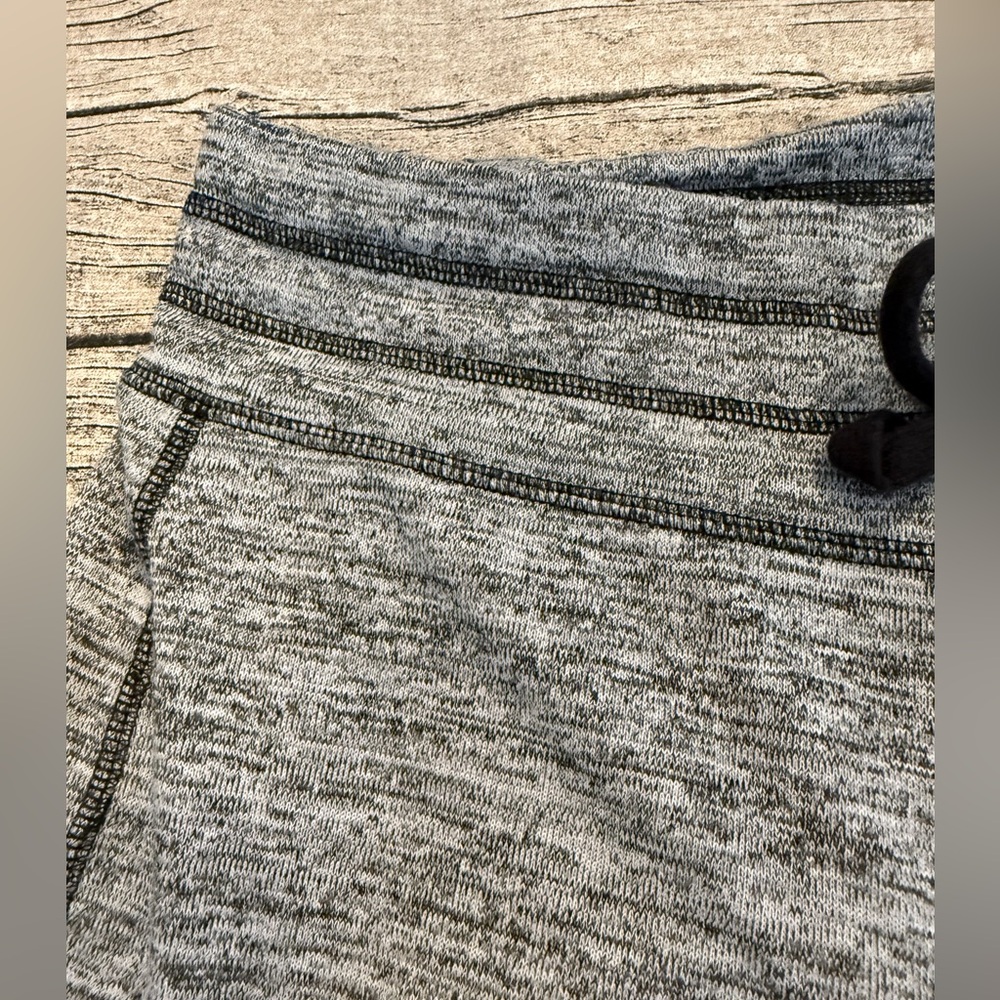 Like new! Jones NY Women’s Soft pull-on Capri Jogger Pants, loungewear. XL - Picture 3 of 6